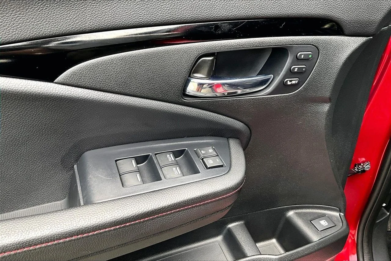 Used 2025  Honda Black Edition image 26