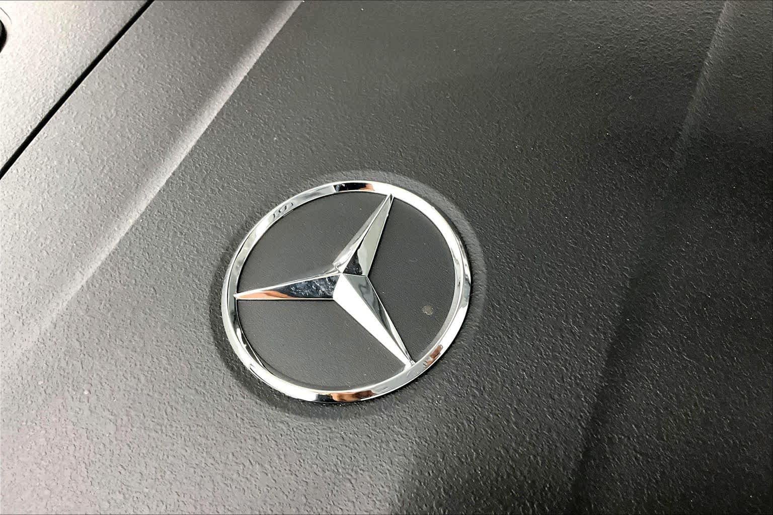New 2026 MANUFAKTUR Alpine Grey Mercedes-Benz C 300 image 17