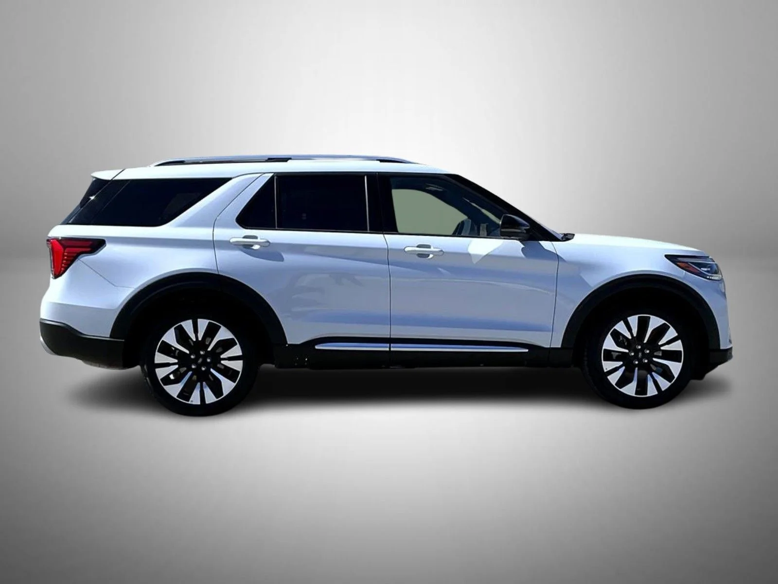 Used 2025 White Ford Platinum image 4