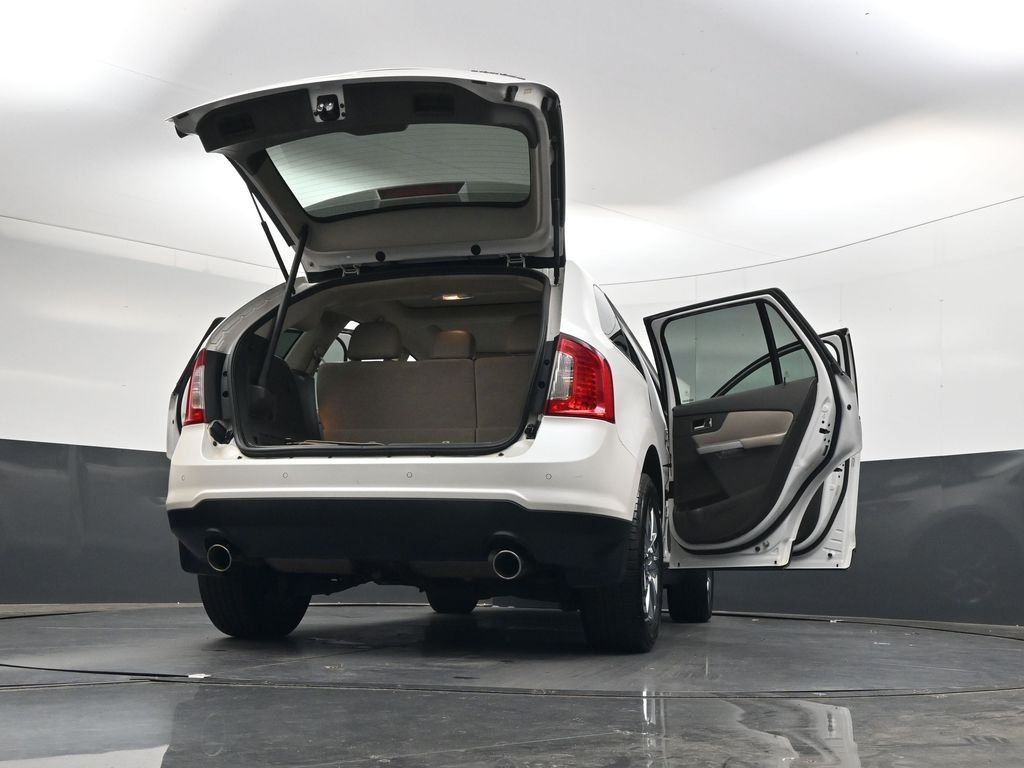 Used 2011 White Ford Limited image 49