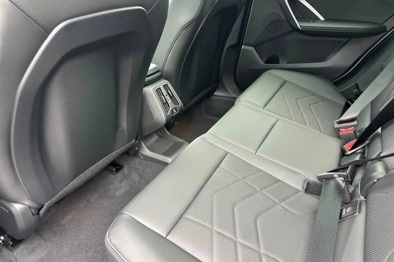 New 2026 Alpine White BMW xDrive28i image 11
