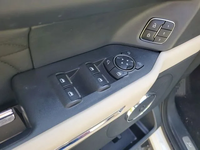 Used 2022 White Ford Platinum image 9