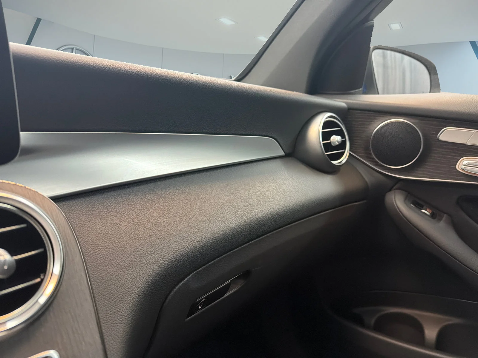 Certified Used 2022 Blue Mercedes-Benz GLC 300 image 20