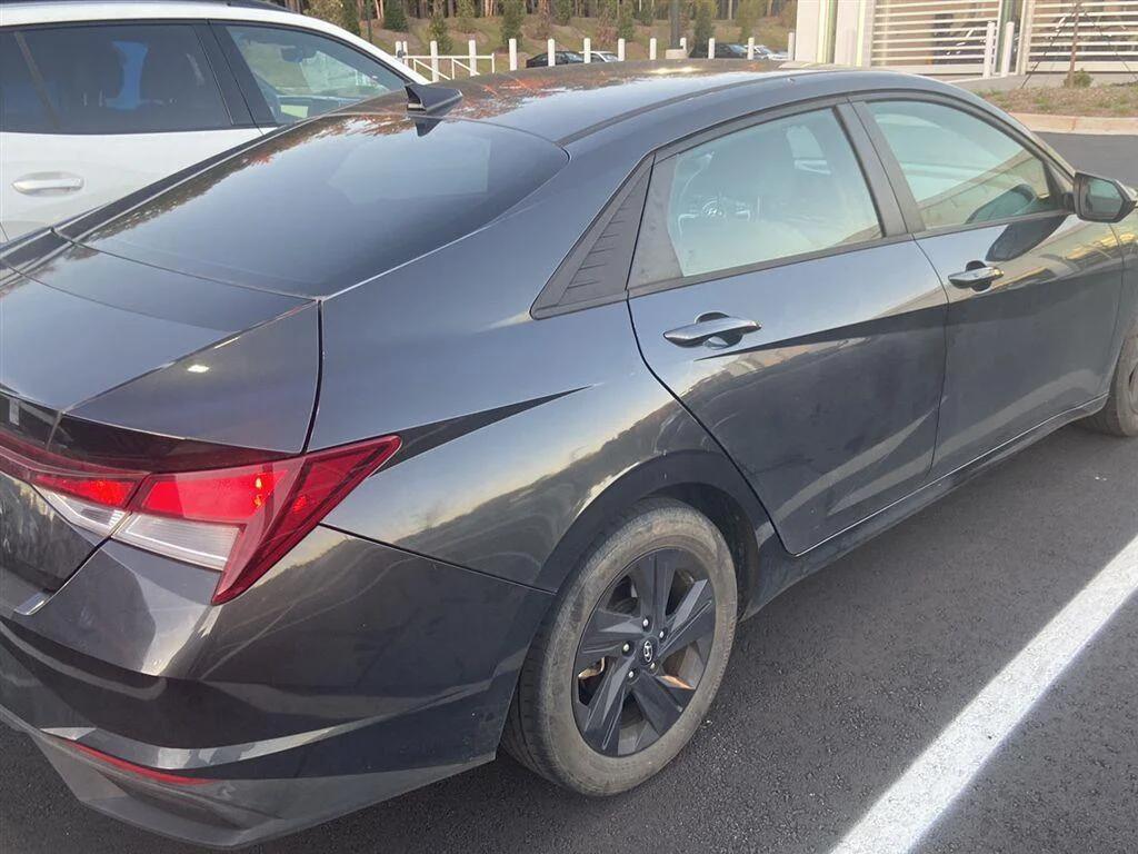 Used 2023 Electric Shadow Hyundai SEL image 4