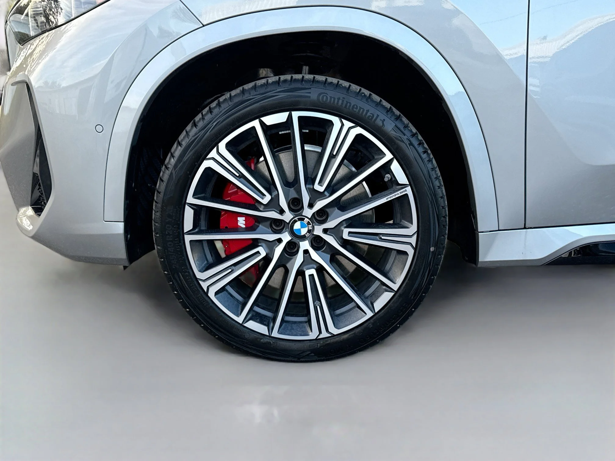 New 2026 Space Silver Metallic BMW xDrive28i image 42