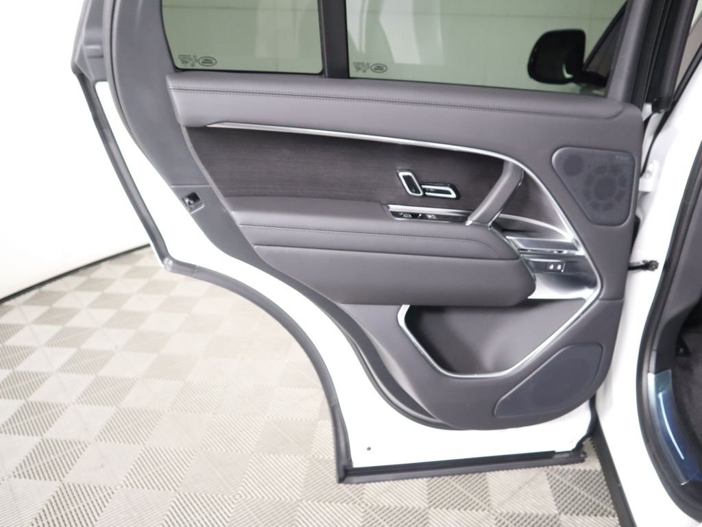 New 2026 Fuji White Land Rover SE image 28