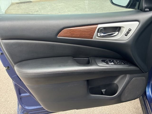 Used 2017 Caspian Blue Nissan Platinum image 10