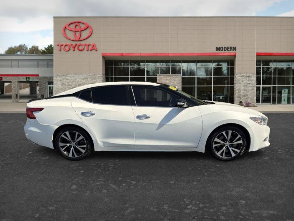 Used 2016 Pearl White Nissan 3.5 Platinum image 7