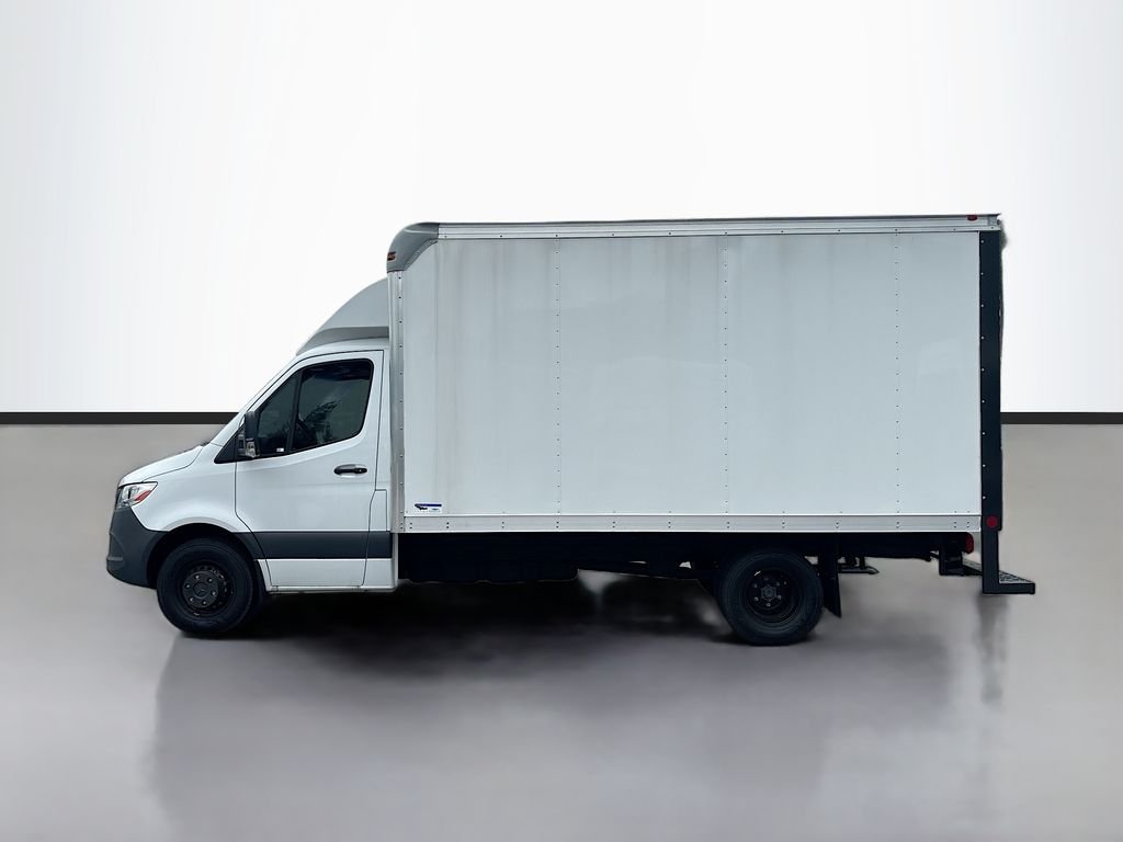 Used 2024  Mercedes-Benz DRY BOX TRUCK image 6