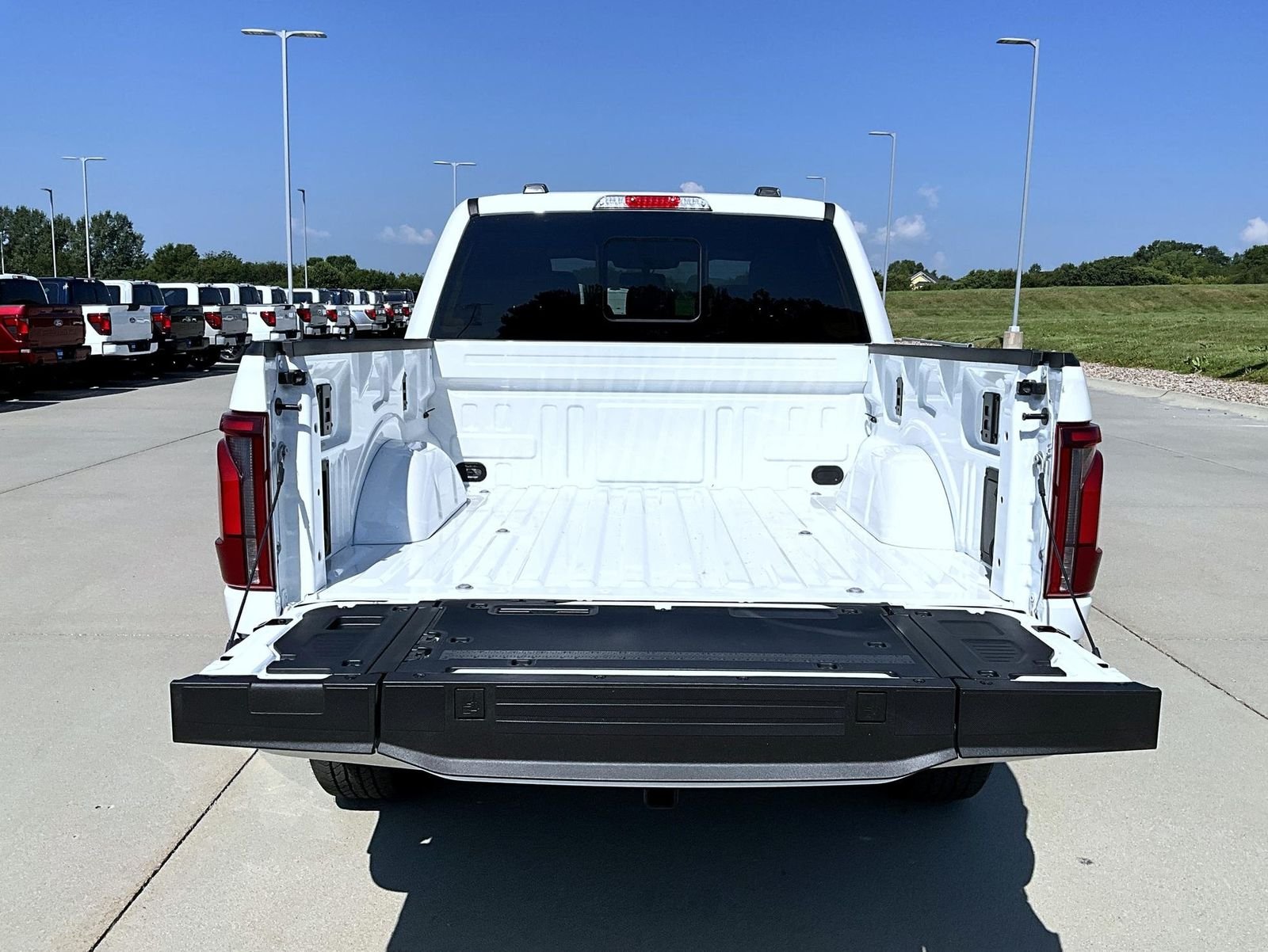 New 2026 Star White Metallic Tri-Coat Ford Lariat image 16