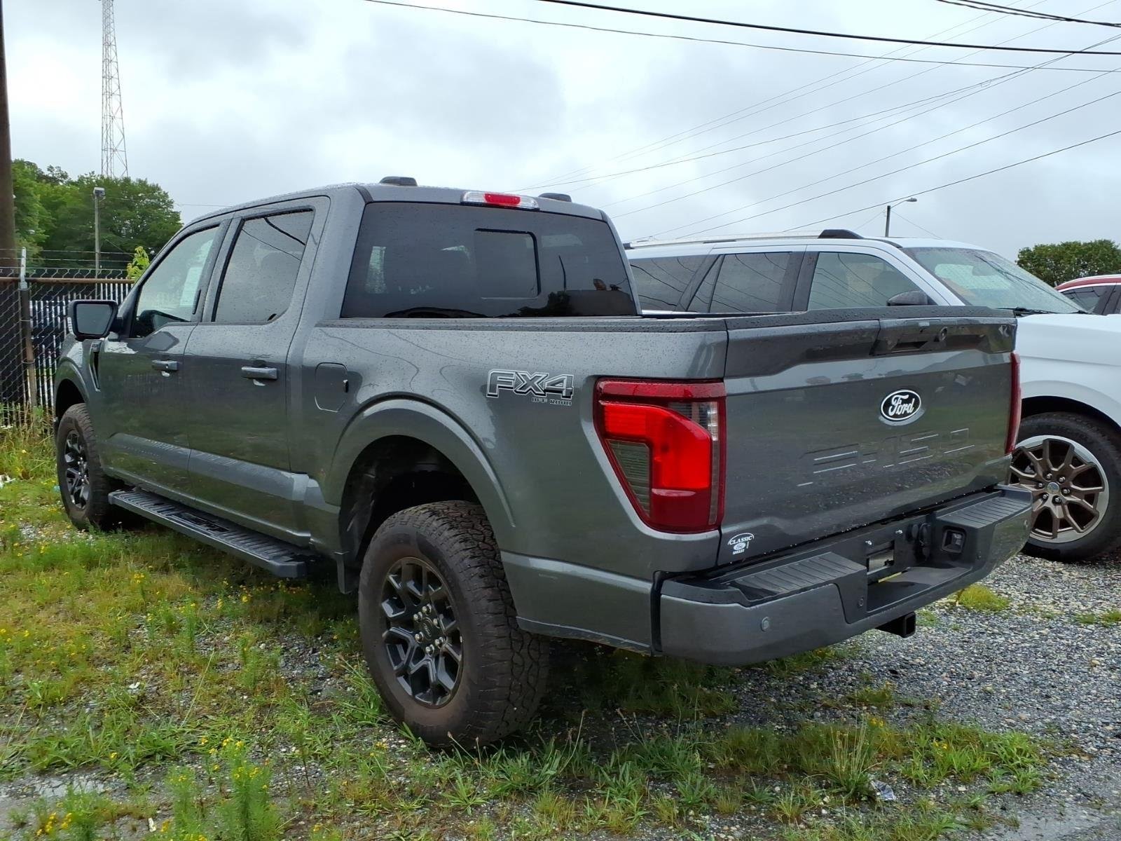 New 2026 Carbonized Gray Metallic Ford XLT image 3