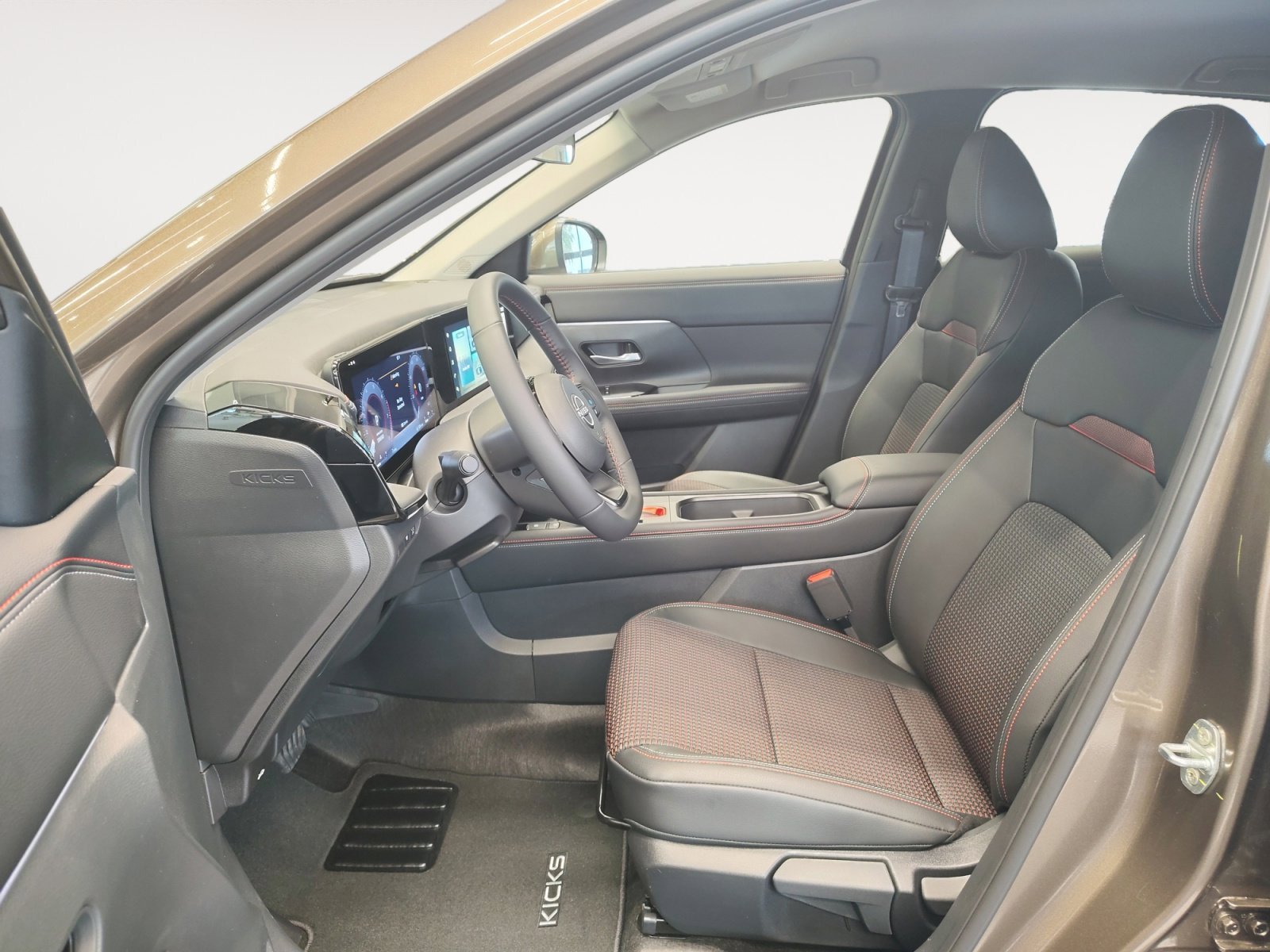 2026 Nissan KICKS SR - Photo 21