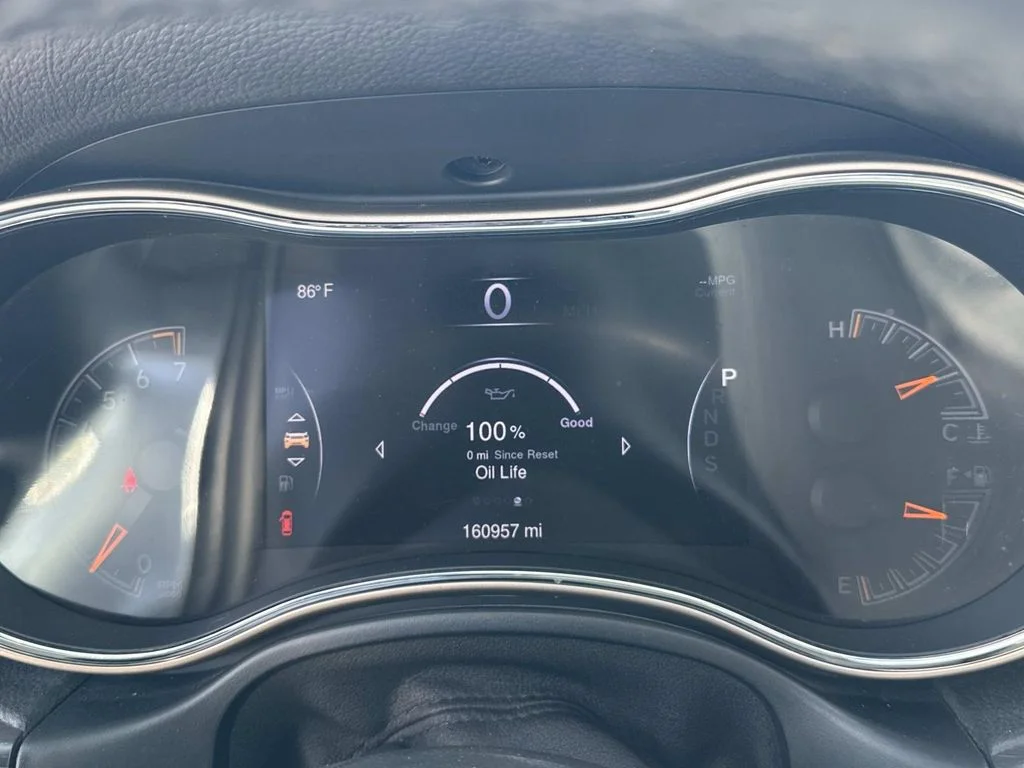 Used 2015 White/off-white Jeep Laredo image 27