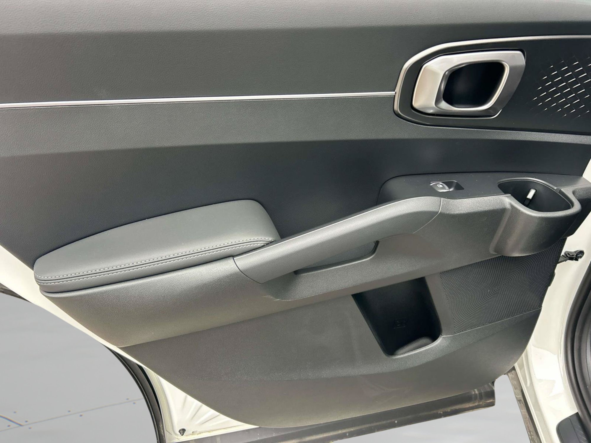 New 2026 Snow White Pearl Kia EX image 14