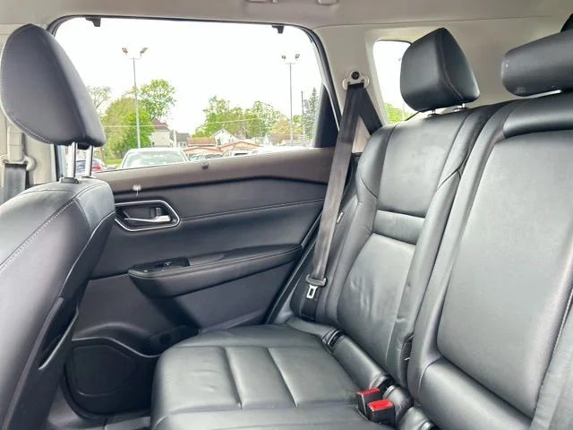 Used 2021 White Nissan SL image 22