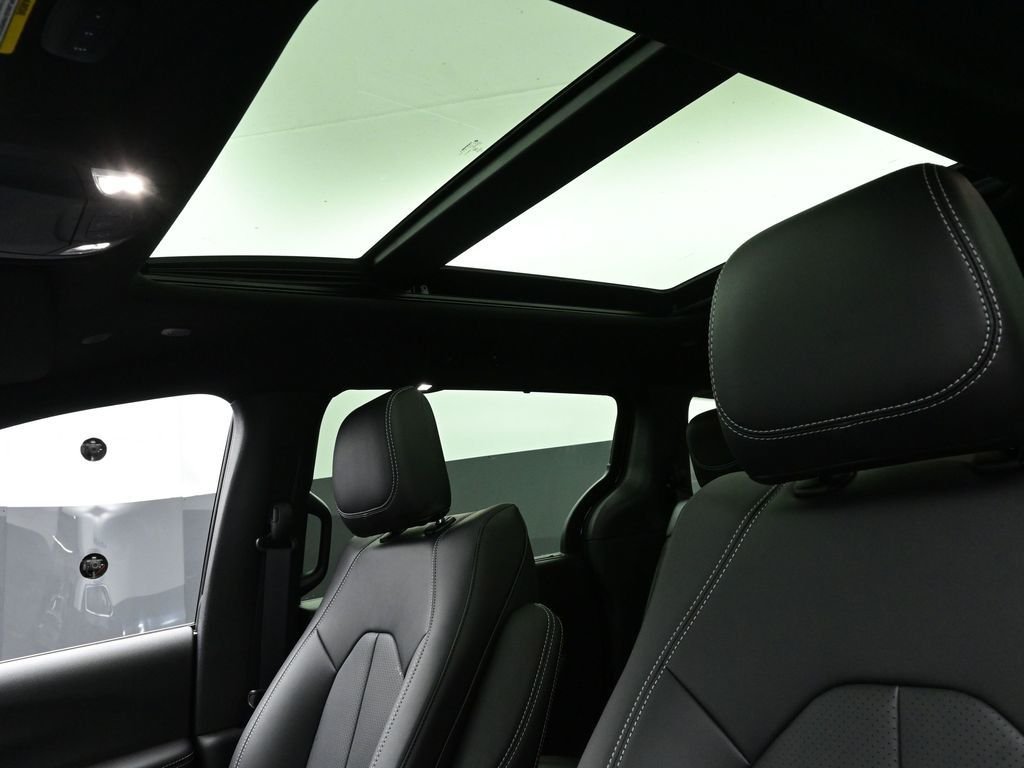 2026 Chrysler Pacifica Select - Photo 32