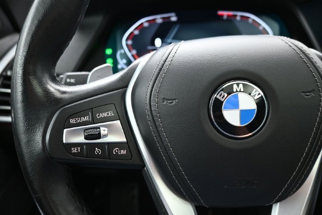 Used 2022 White BMW sDrive40i image 25