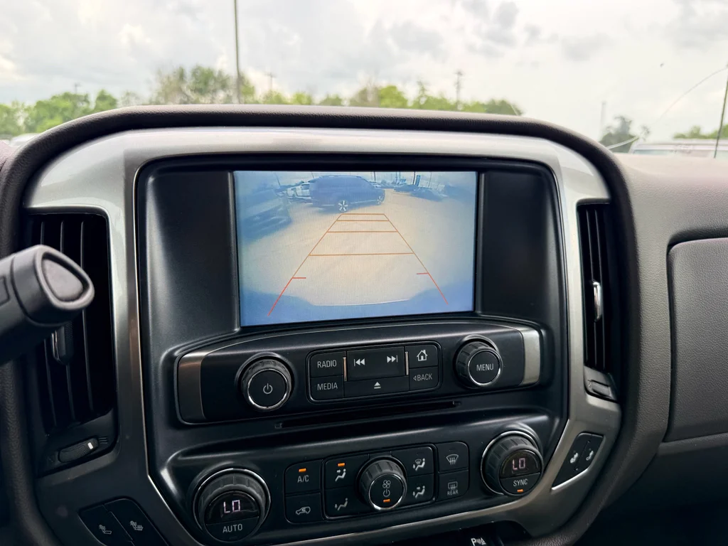 Used 2018 Summit White Chevrolet LT image 16