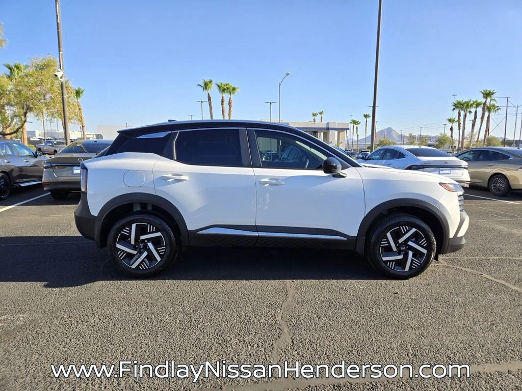 New 2026 Aspen White TriCoat / Super Black Two-tone Nissan SV image 8