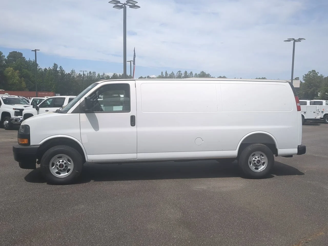 New 2025 Summit White GMC Work Van image 5