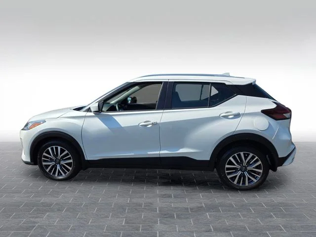 Used 2024 White Nissan SV image 4