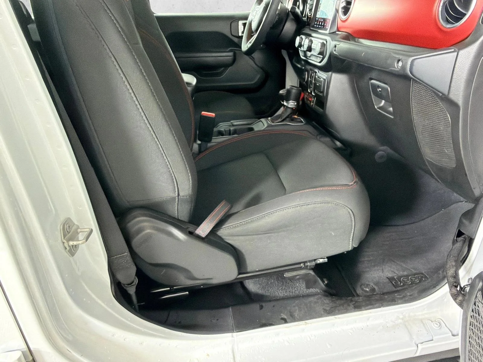 Used 2023 White Jeep Rubicon image 14