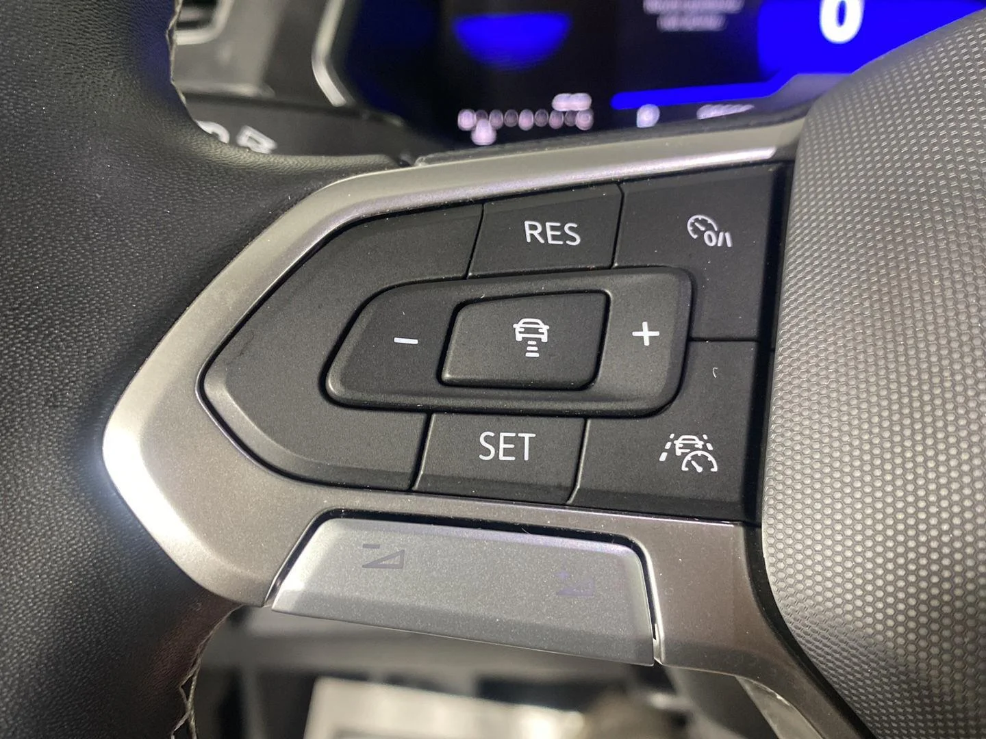 Used 2023 Platinum Gray Metallic Volkswagen SE image 12