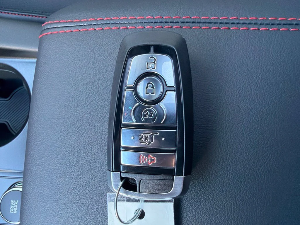 New 2027 Avalanche Gray Ford ST-Line image 30