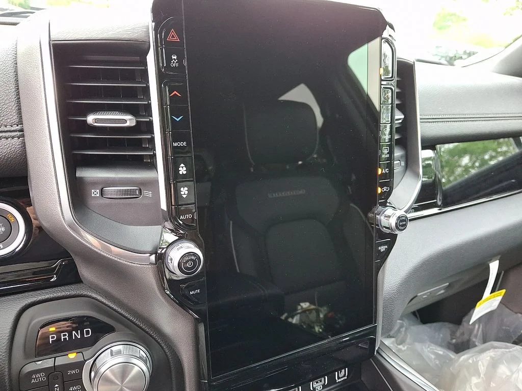 New 2026 Diamond Black Crystal Pearl-Coat Exterior Paint RAM Laramie image 11
