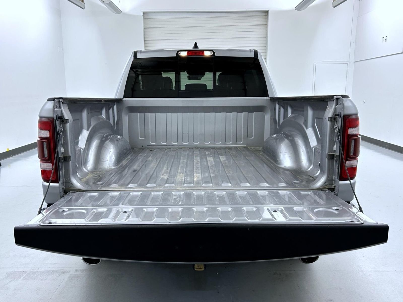 Used 2023 Silver Ram Laramie image 22