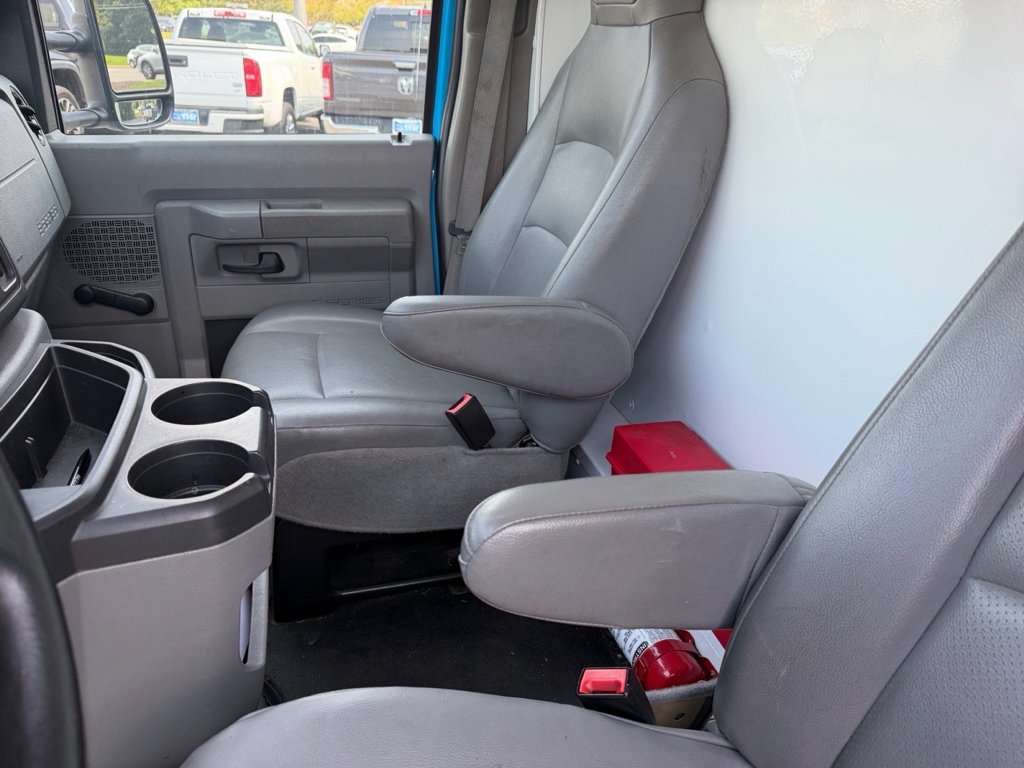 Used 2019  Ford Base image 12