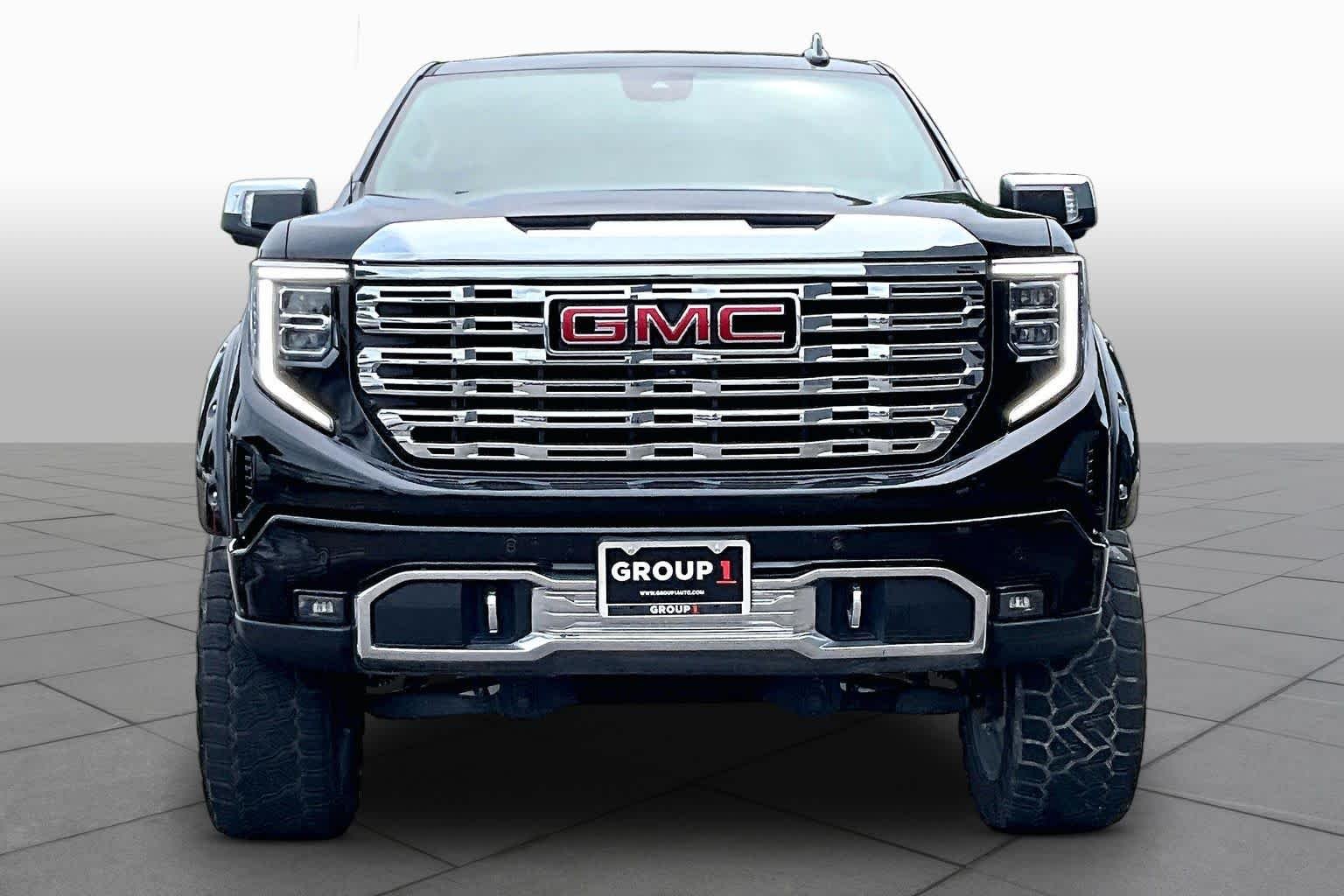 Used 2023 ONYX BLACK GMC Denali image 4
