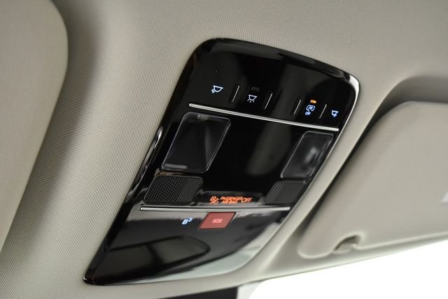New 2027 White Hyundai SE AWD image 27