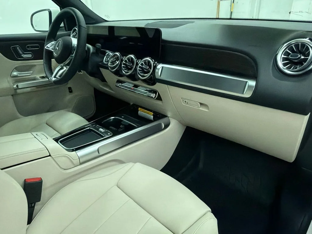 New 2026 White Mercedes-Benz GLB 250 image 26