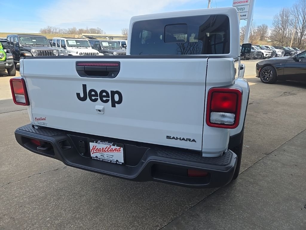 New 2026 Bright White Clear-Coat Exterior Paint Jeep Sahara image 12
