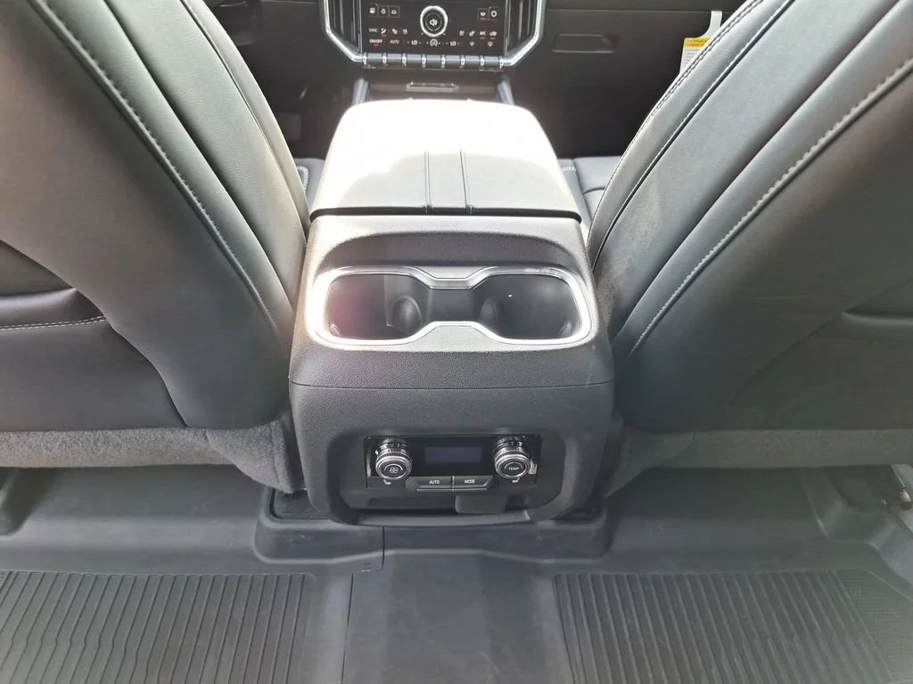 2026 GMC Acadia Denali - Photo 32