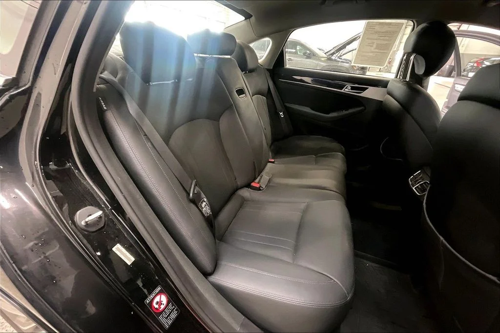 Used 2015 Black Hyundai 3.8 image 27