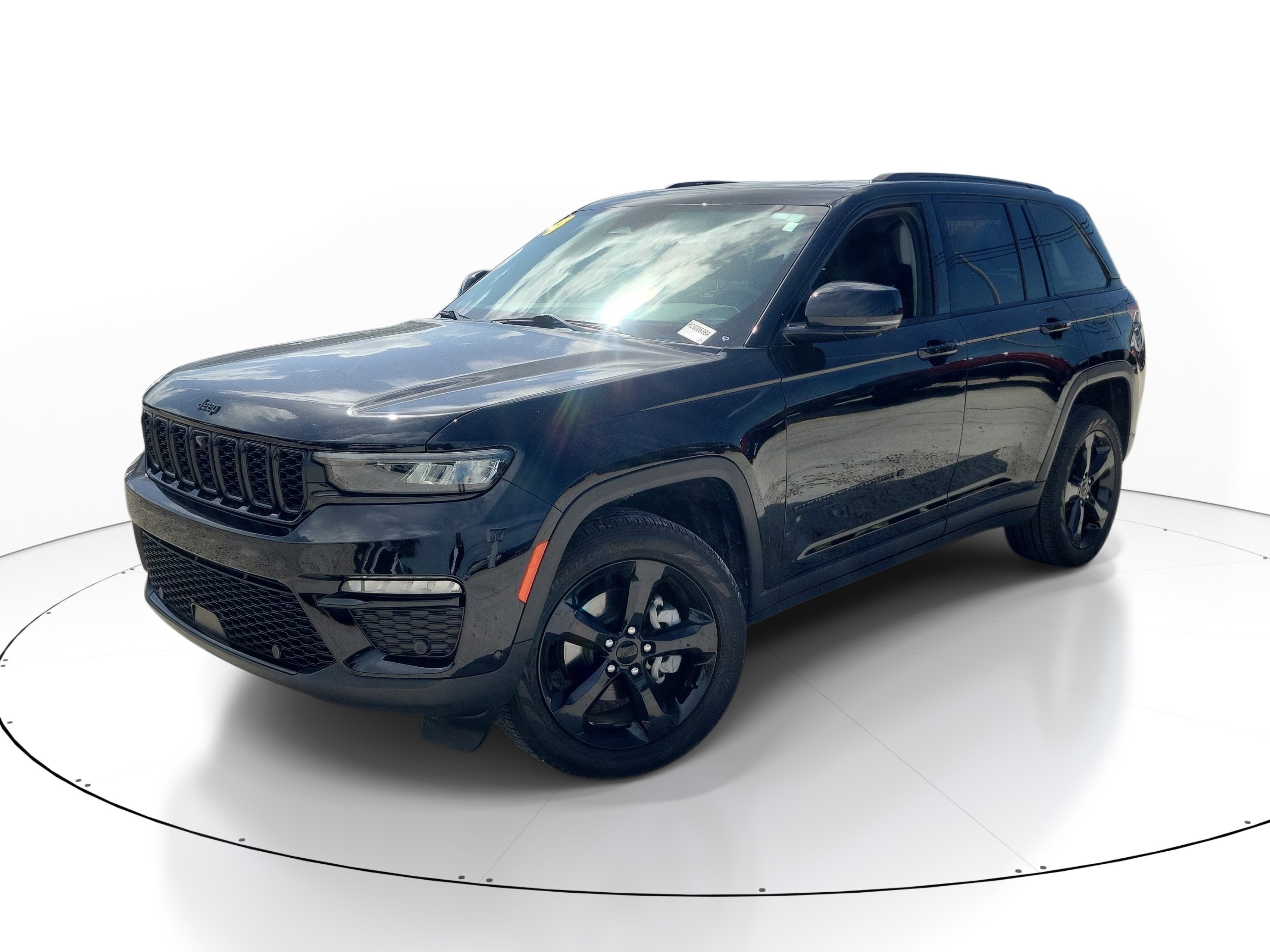Used 2024 Diamond Black Crystal Pearlcoat Jeep Limited image 1