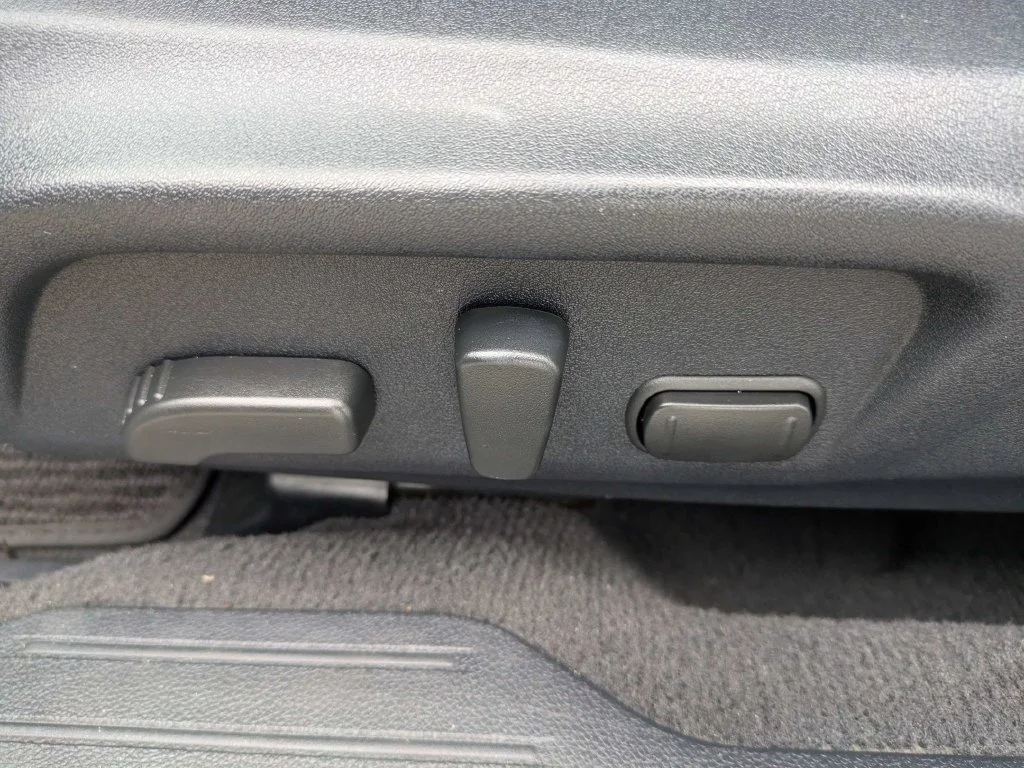 Used 2019 White Subaru 2.5i image 23