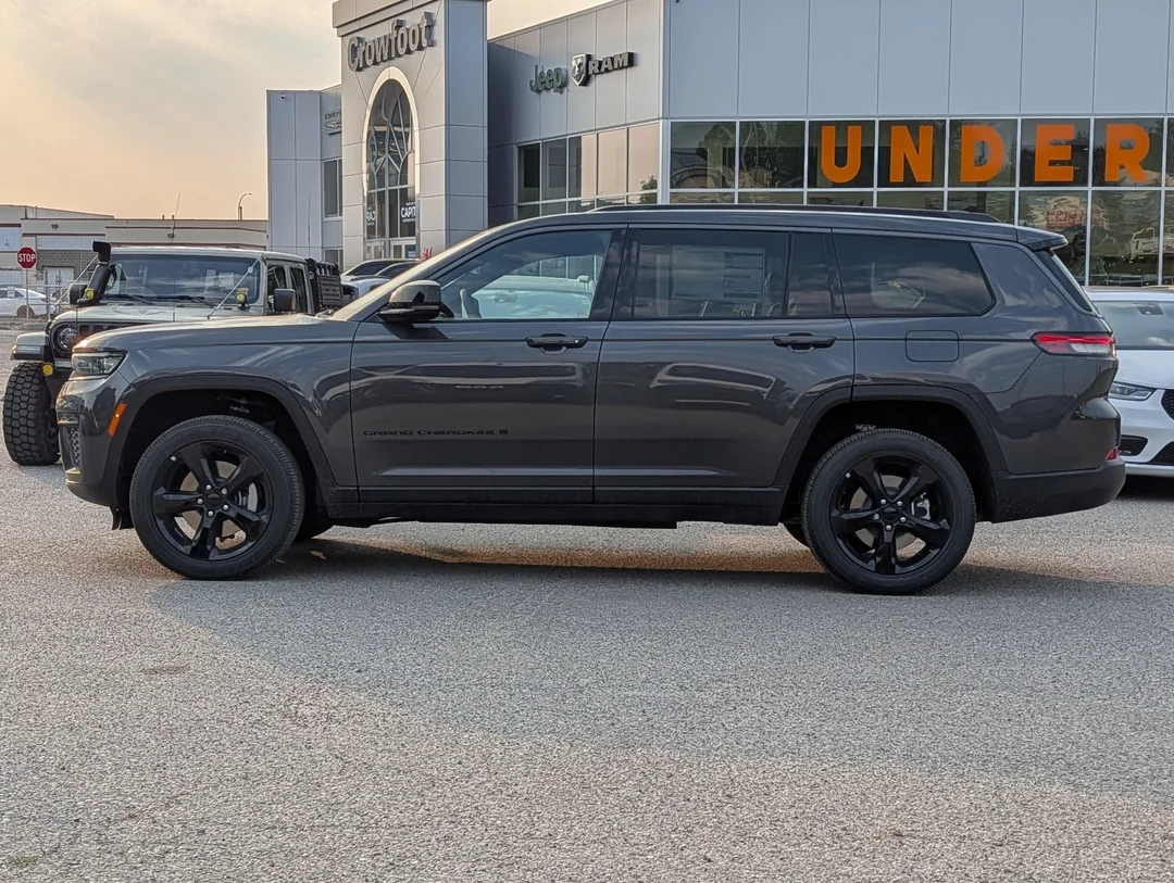 New 2026 Grey Jeep Altitude - - 20 Gloss Black Wheels - Capri Leatherette/Suede - Remote Start - Altitude Pkg & More! image 5
