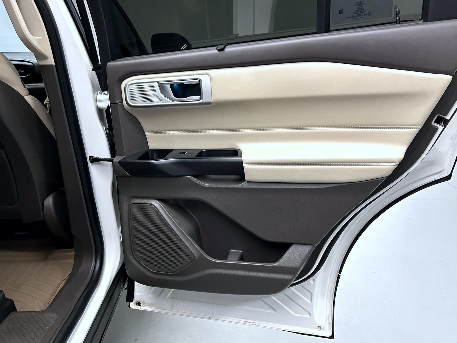Used 2020 White Ford Platinum image 17
