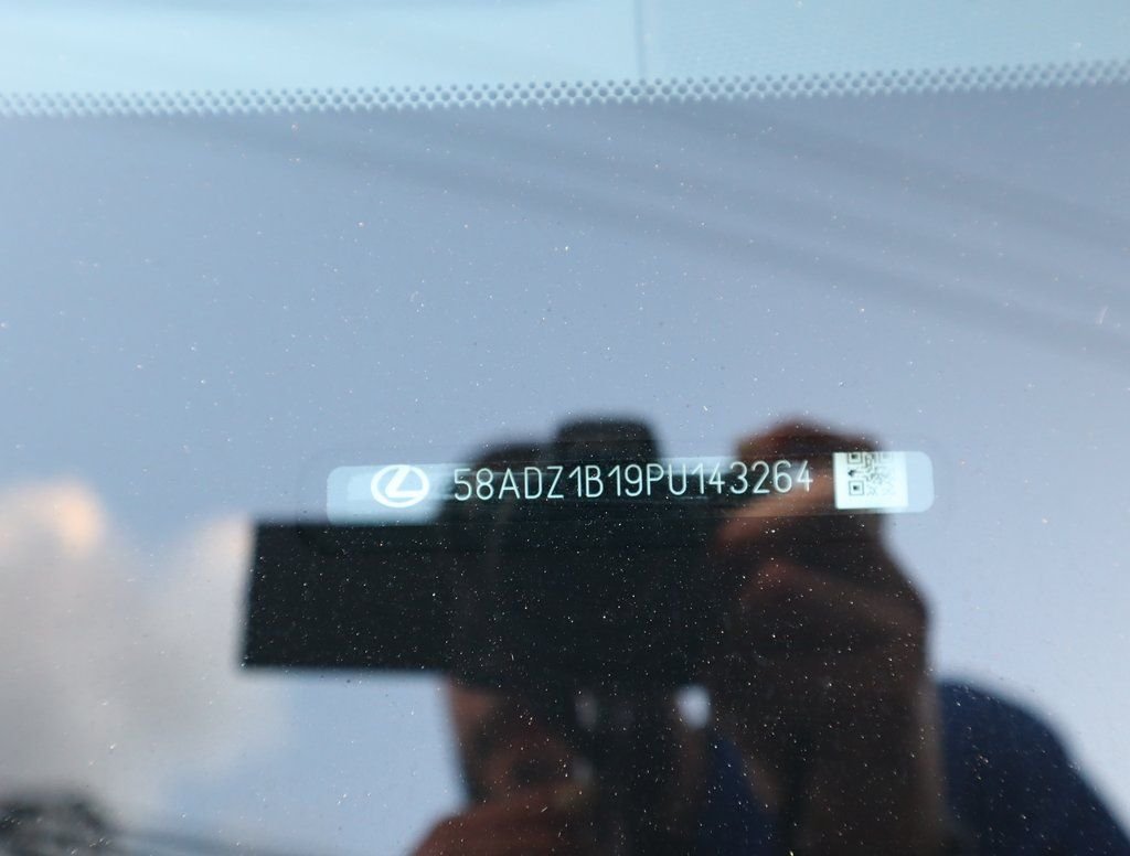 2025 Lexus ES 350 - Photo 48