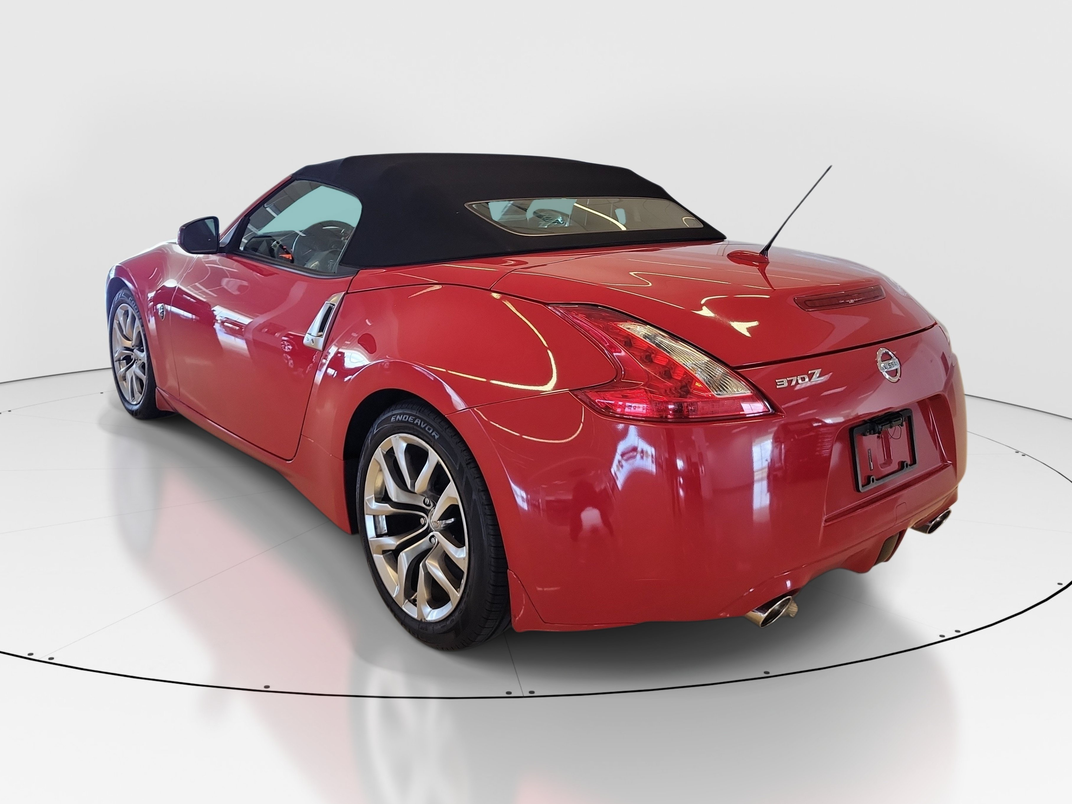 Used 2010 Solid Red Nissan Touring image 6