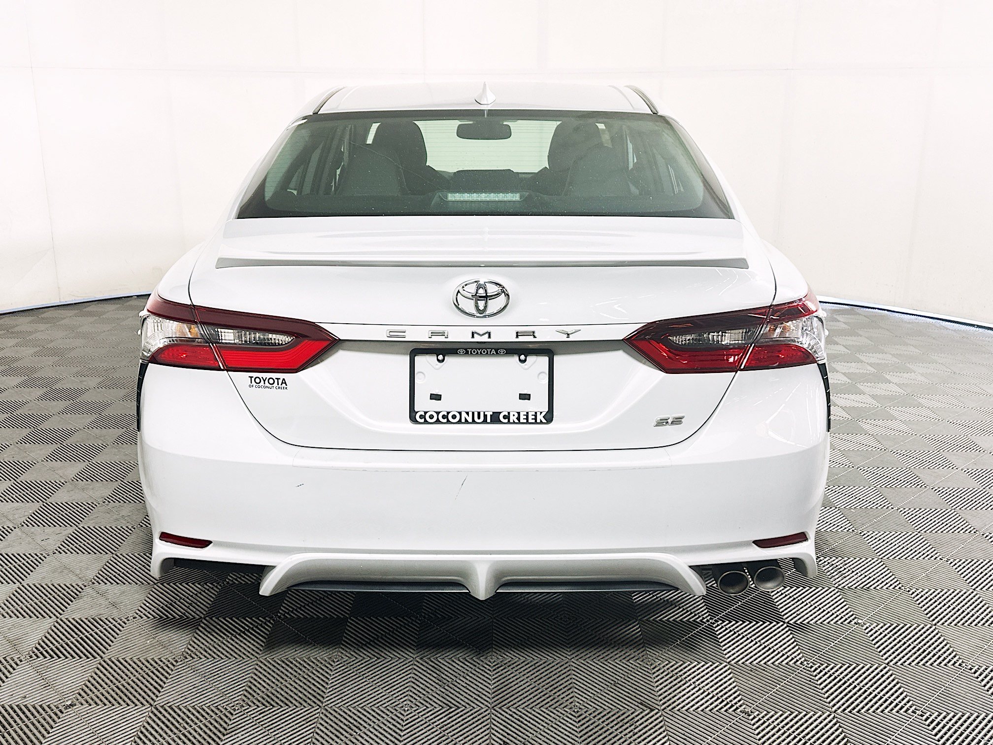 Certified Used 2023 Ice Toyota SE image 4