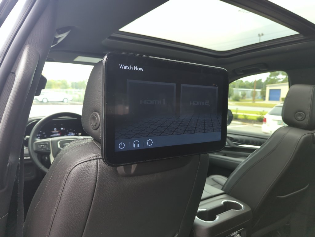 Used 2023 Silver GMC Denali image 29