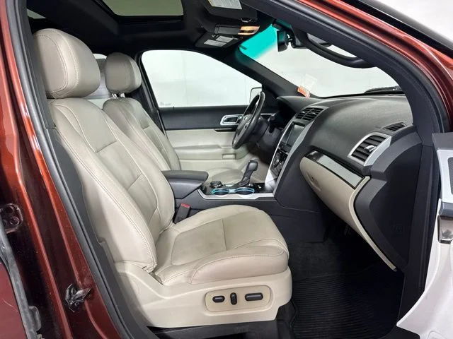 Used 2015 Bronze Ford Limited image 4