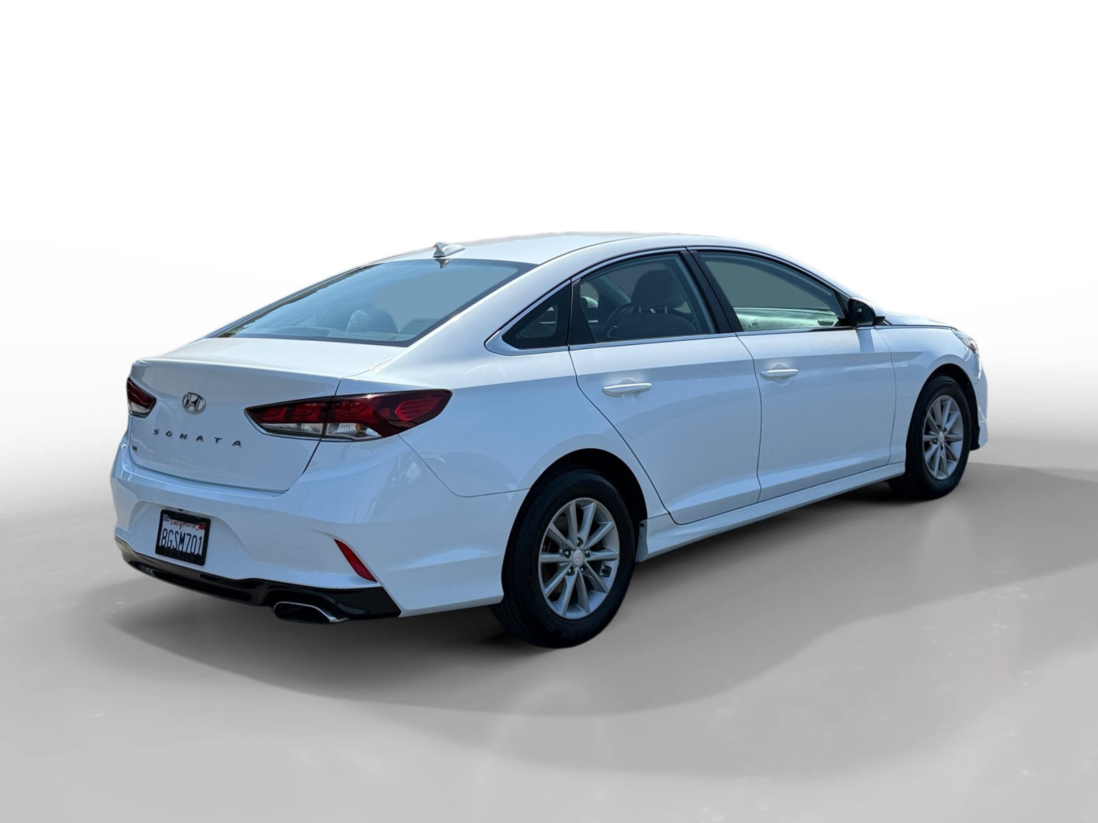 Used 2018 Quartz White Pearl Hyundai SE image 5