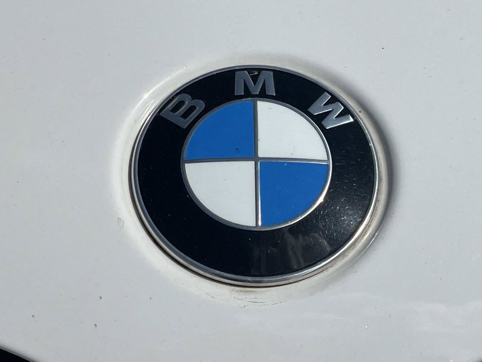 Used 2018 Alpine White BMW xDrive30i image 5