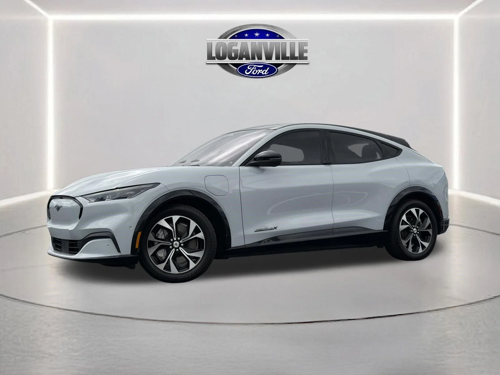 2023 Ford Mustang-Mach-e Premium's photo