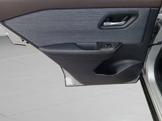 Used 2023 Silver Nissan SV image 16